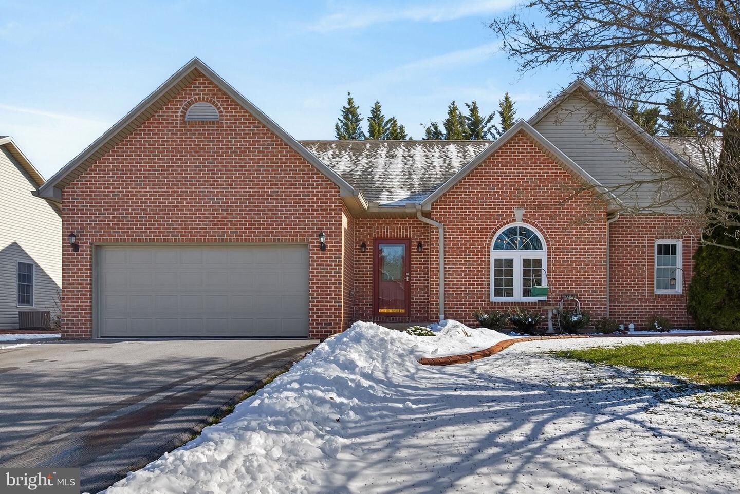 Property Photo:  24 Hickory Street  PA 17078 