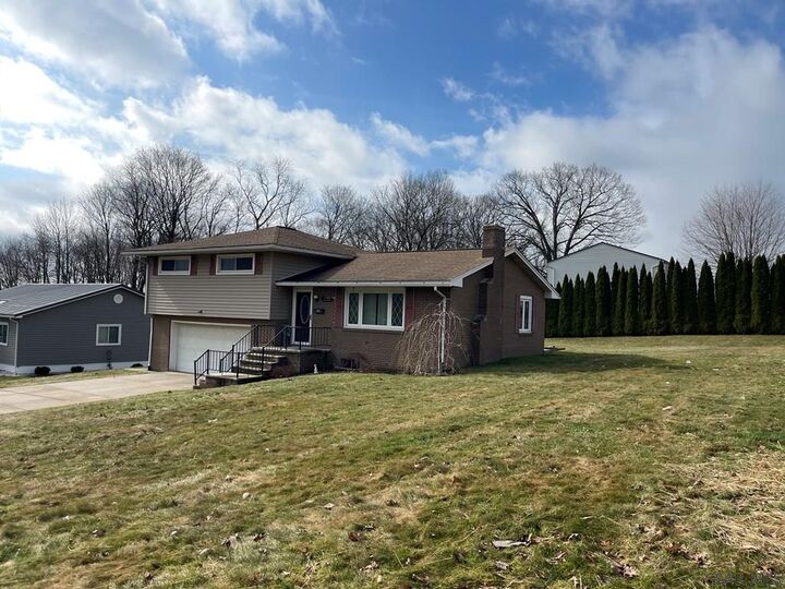 Property Photo:  1300 Claythorne Drive  PA 15904 