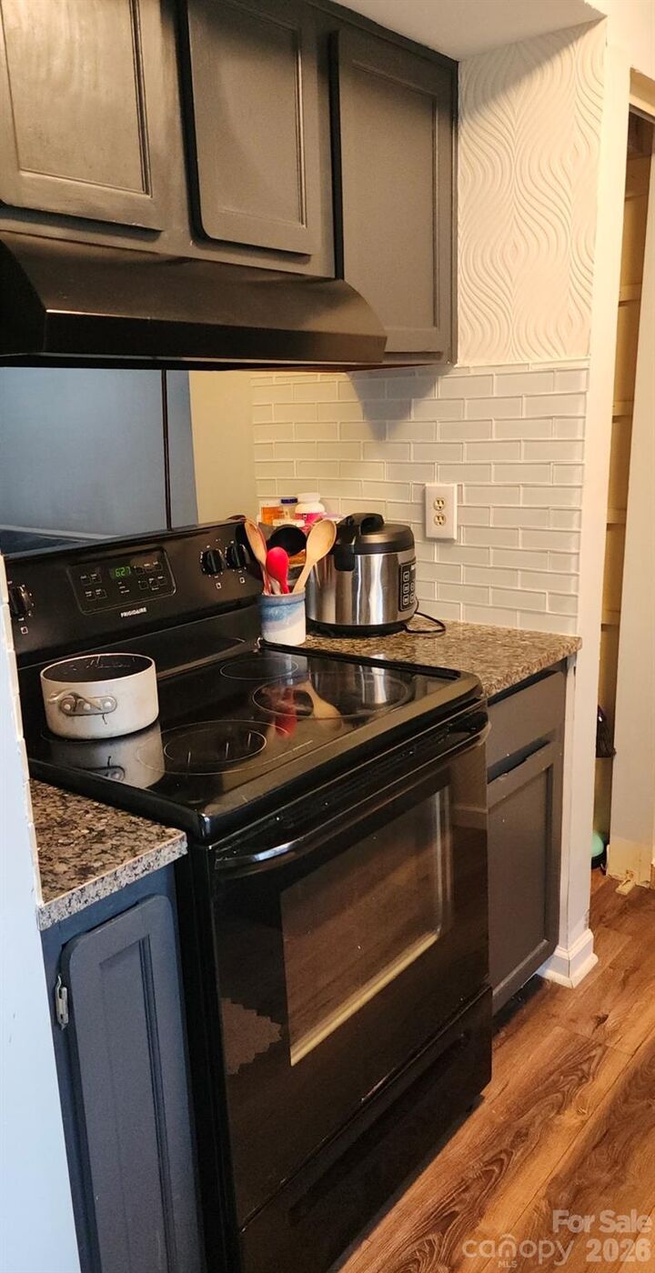 Property Photo:  11072 Cedar View Road  NC 28226 