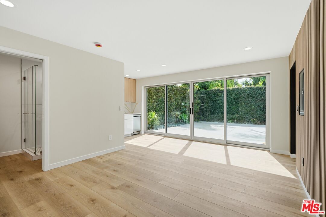 Property Photo:  460 La Jolla Ave  CA 90048 