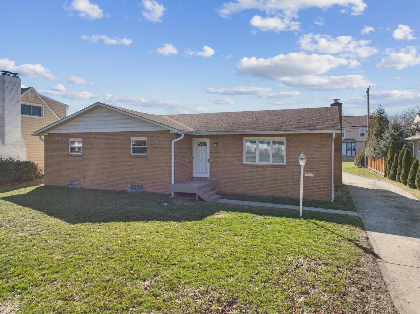 Property Photo:  2691 Maplewood Drive  OH 43231 