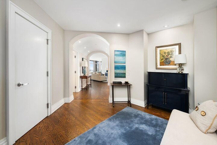 Property Photo:  1 Miranova Place  OH 43215 