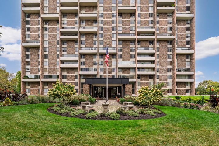 Property Photo: 1000 Urlin Avenue OH 43212