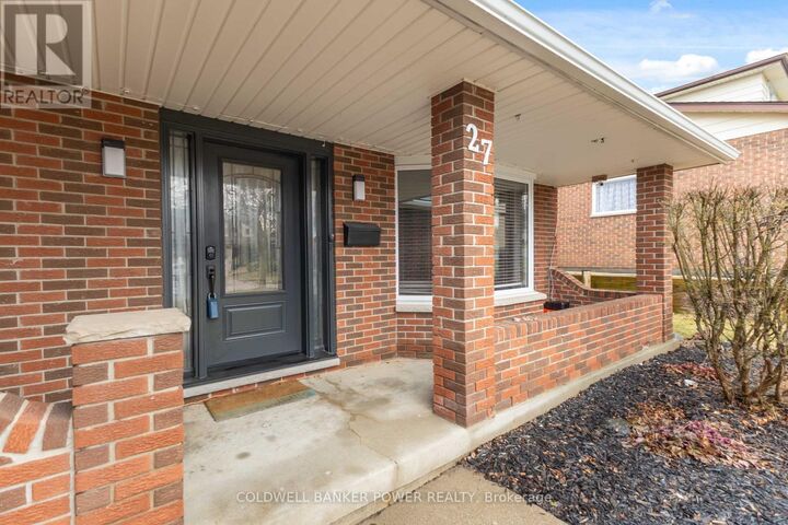 Photo de la propriété:  27 Foxcroft Crescent  ON N6K 3A3 