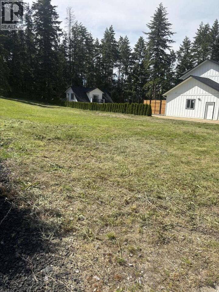 Property Photo:  1821 22 Street Northeast  BC V1E 3M9 