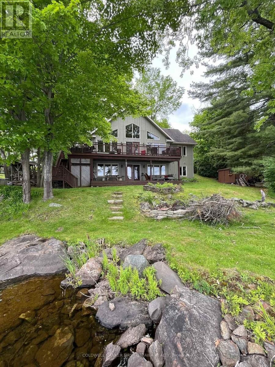 Photo de la propriété:  1374 Black Lake North Shore Road  ON K7H 3C5 