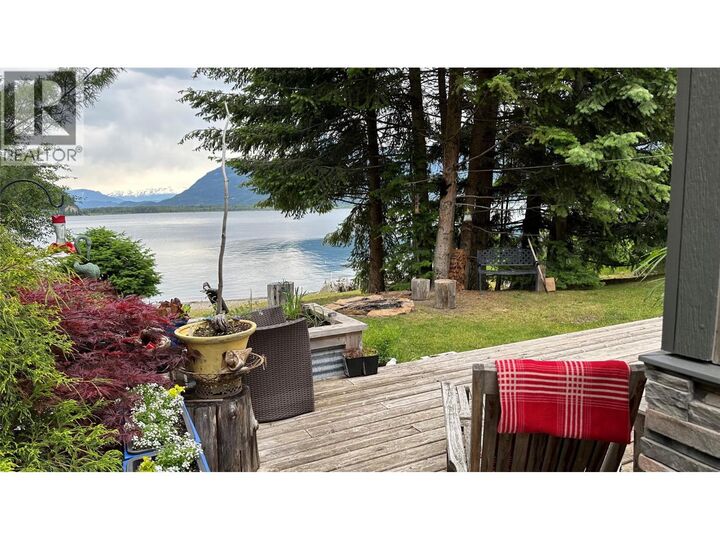 Property Photo: 605 Sixth Avenue BC V0G 1M0