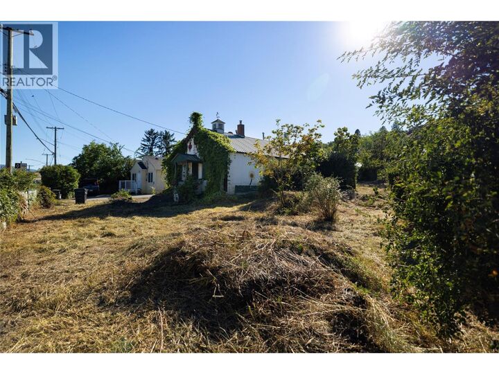 Property Photo: 3902 Alexis Park Drive BC V1T 6G9