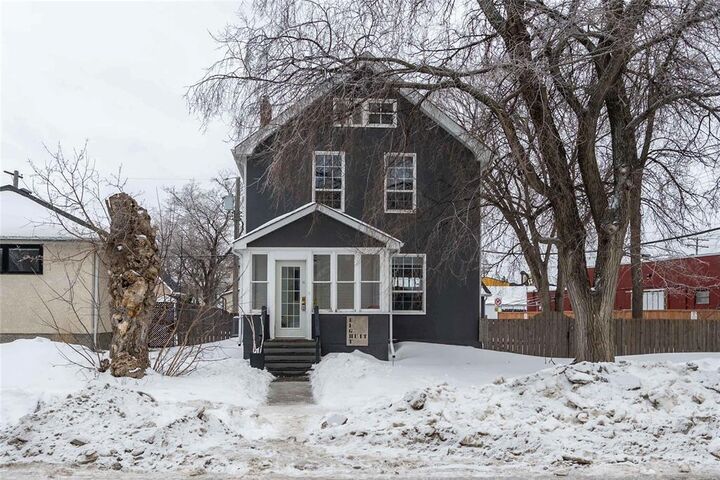 Property Photo:  8 Carriere Avenue  MB R2M 0A3 