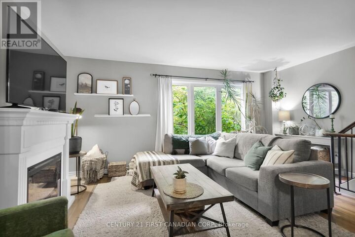 Property Photo:  589 Griffith Street  ON N6K 2S5 