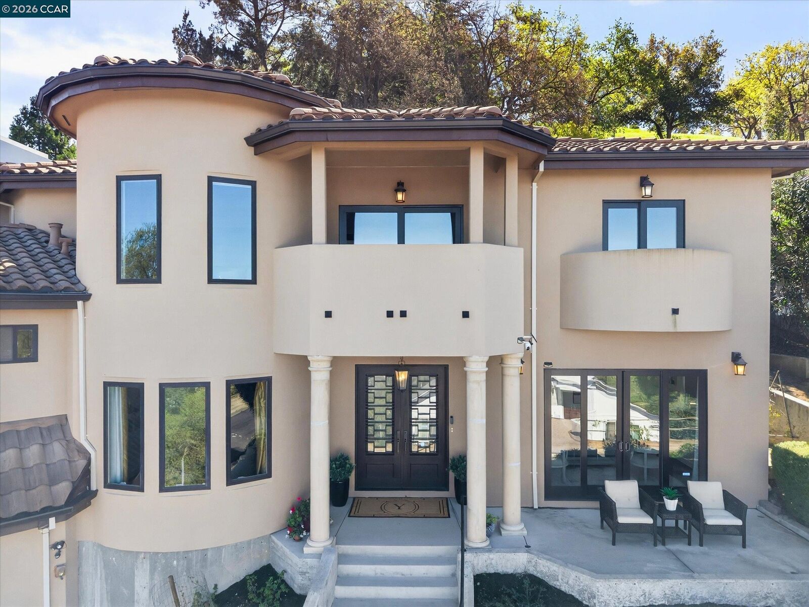 Property Photo: 137 Rudgear Dr CA 94596