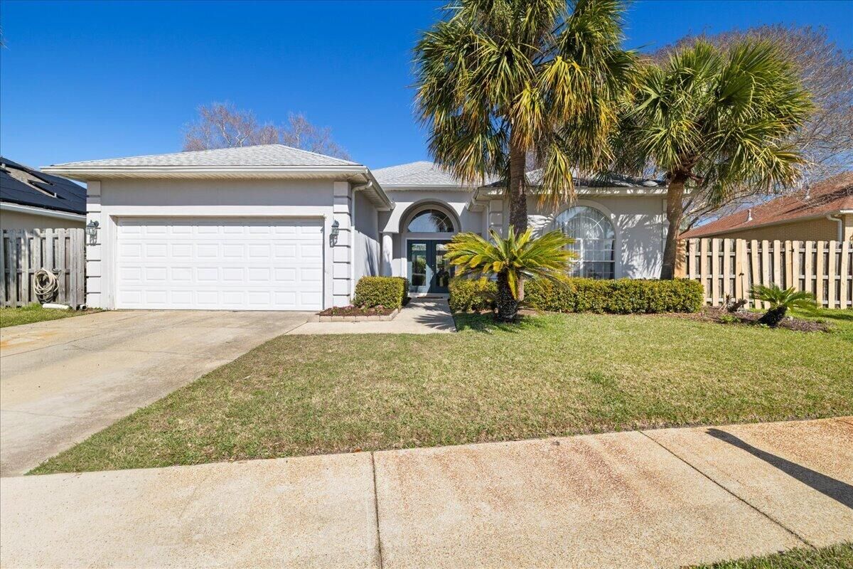 Property Photo: 32 Heron Pointe Court FL 32550