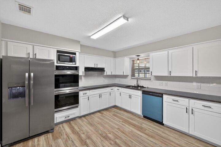 Property Photo: 606 NE Merioneth Drive FL 32547