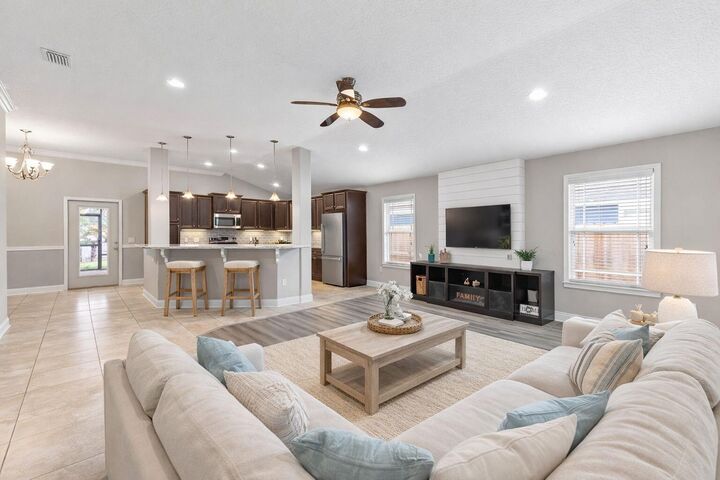 Property Photo:  2686 Hartman Court  FL 32566 