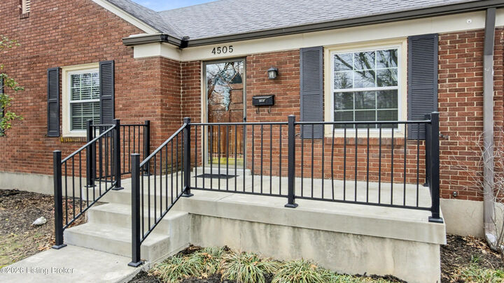 Property Photo:  4505 Fox Run Rd  KY 40207 