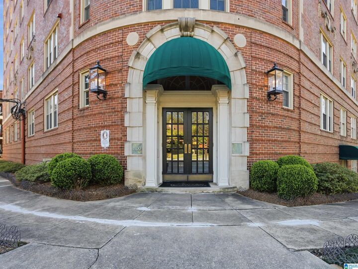 Property Photo:  1100 27th Street 805A  AL 35205 