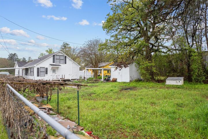 Property Photo: 801 Shermell Street TX 75901