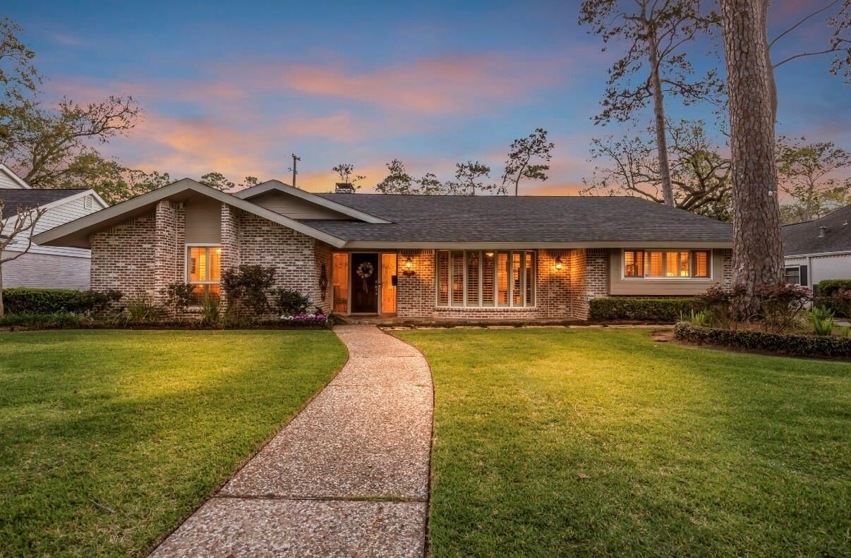 Property Photo: 13511 Queensbury Lane TX 77079