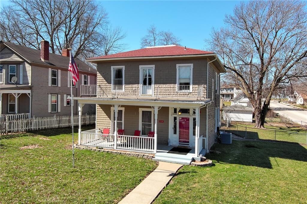 Property Photo:  904 3rd Avenue  KS 66048 