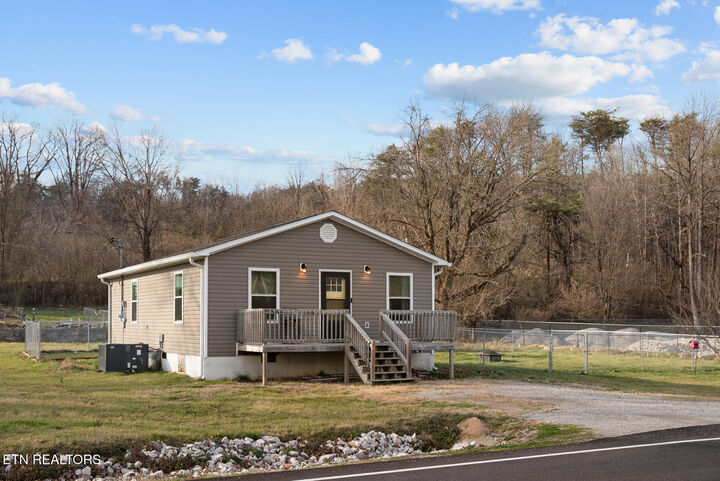 Property Photo: 233 Hebbertsburg Rd TN 37723