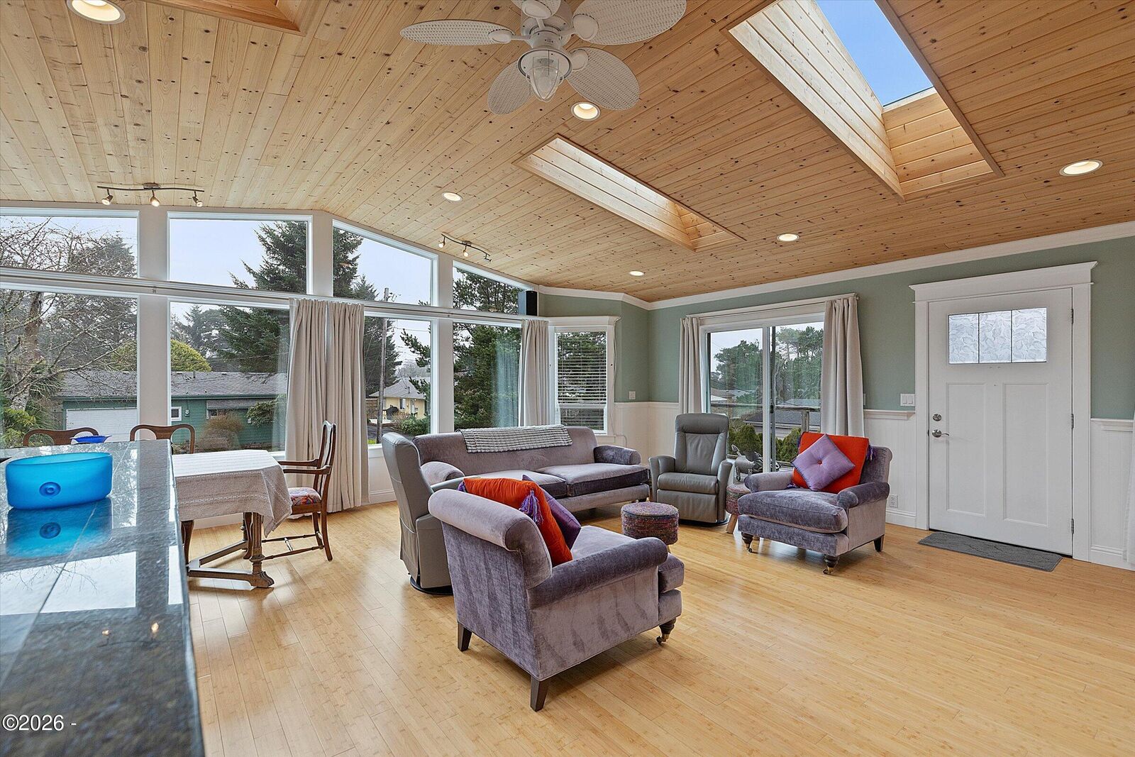 Property Photo:  115 Lorraine Street  OR 97388 