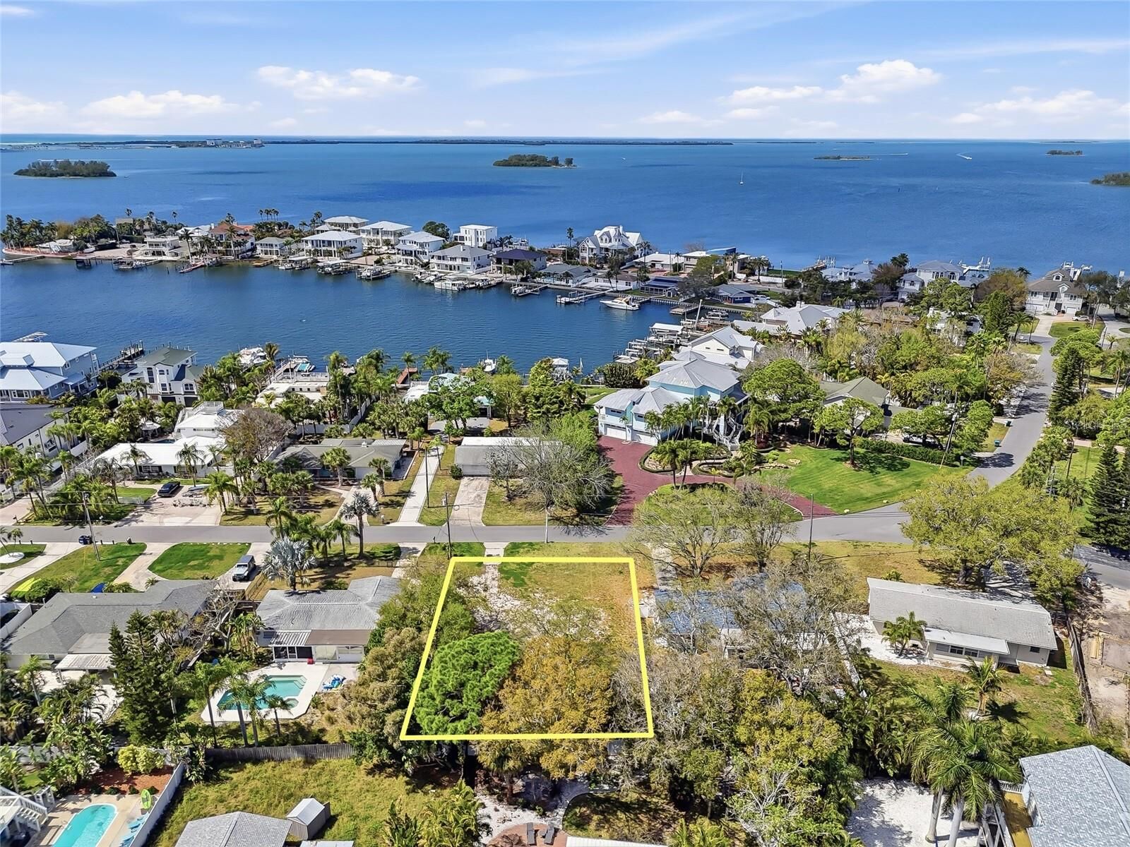 Property Photo:  216 Shore Drive  FL 34683 