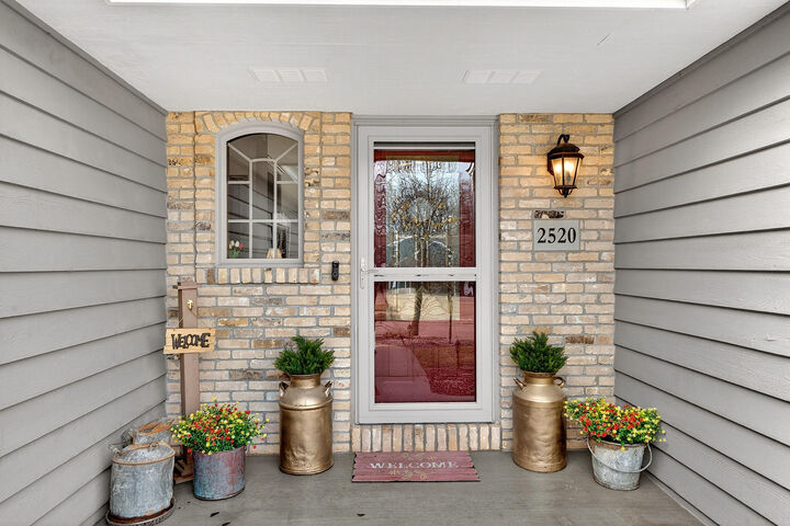 Property Photo:  2520 Skyline Dr  WI 53090 