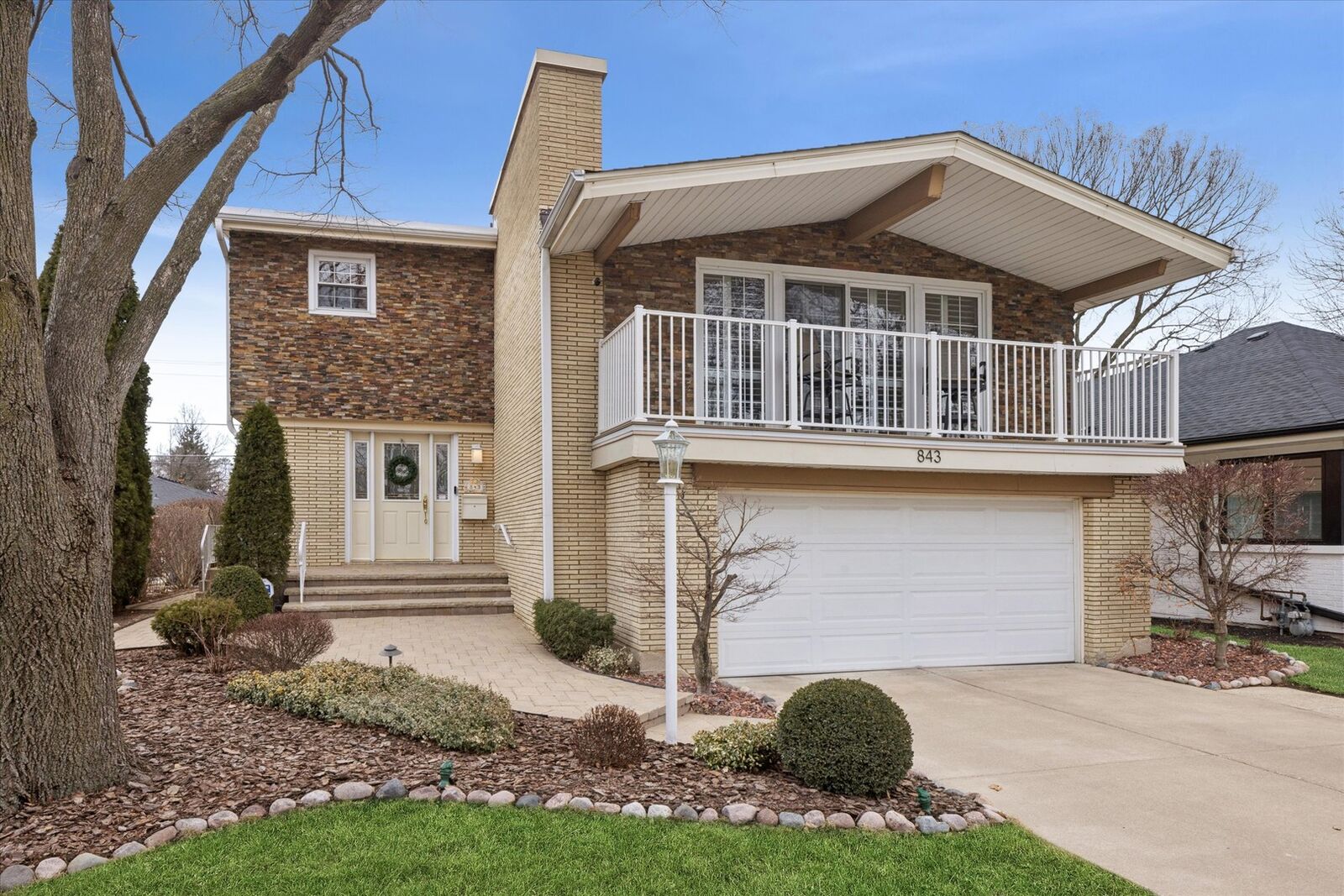 Property Photo:  843 S Brainard Avenue  IL 60525 