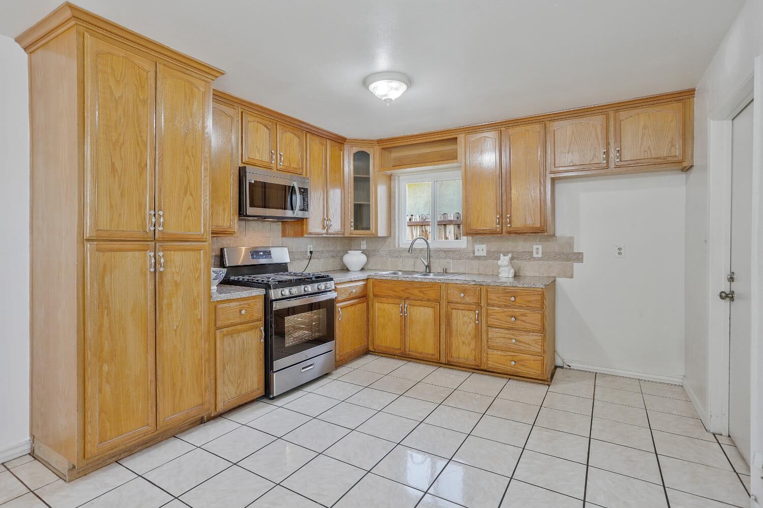 Property Photo:  6629 Doreen Way  CA 95823 