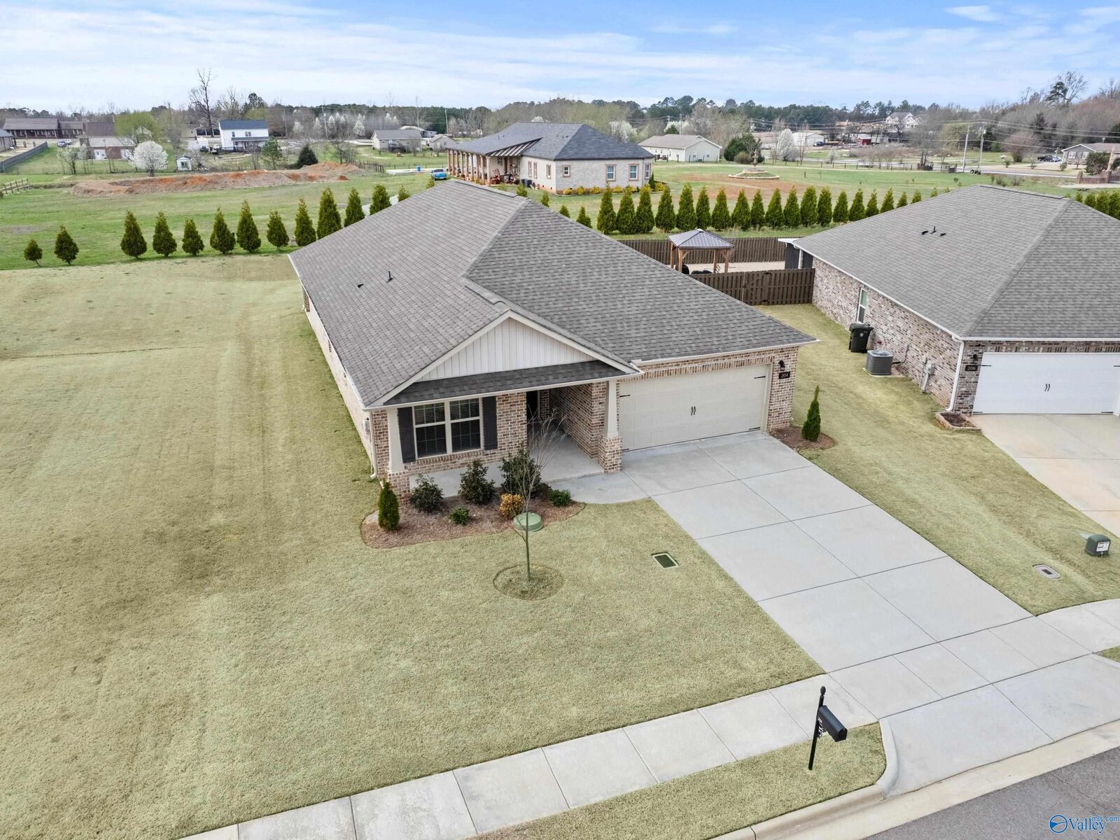 Property Photo:  204 Joan Circle  AL 35749 