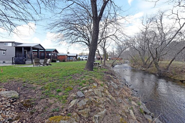 Property Photo: 435 Golden Nugget GA 30512