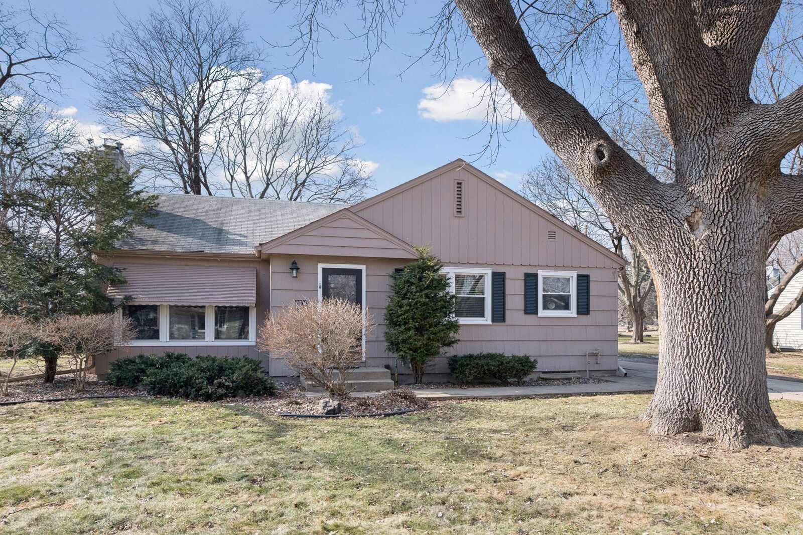 Property Photo:  6004 Wooddale Avenue  MN 55424 