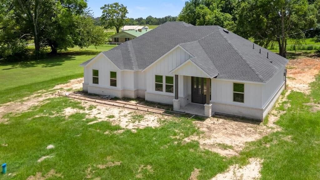 Property Photo:  180 Nix Drive  TX 75440 