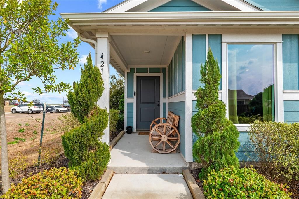 Property Photo:  421 Corsair Way  TX 75125 