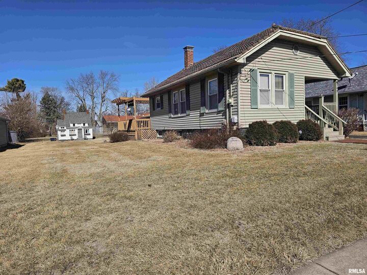 Property Photo: 569 E 5th Street IL 61401