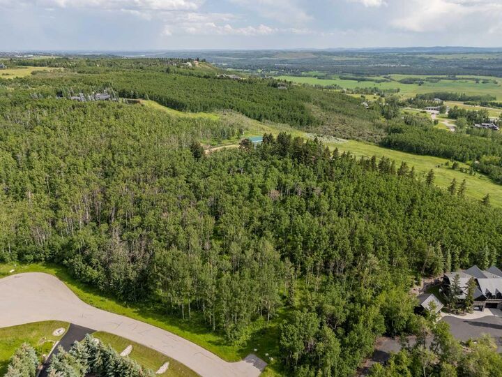 Property Photo: 25151 Escarpment Ridge View AB T3Z 3M7