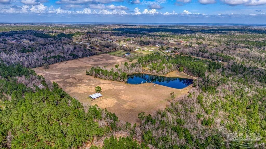 Property Photo: 1861 Booth Lake Rd FL 32533