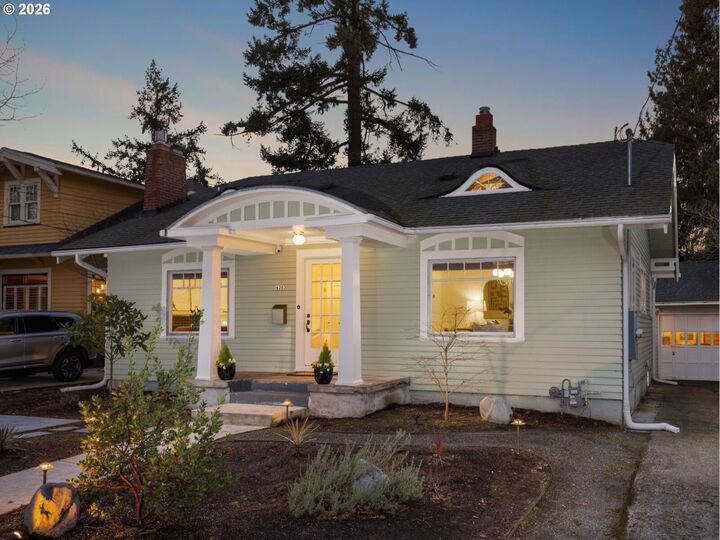 Property Photo: 4203 NE 32nd Pl OR 97211