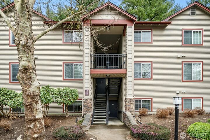 Property Photo:  25025 SE Klahanie Boulevard D302  WA 98029 