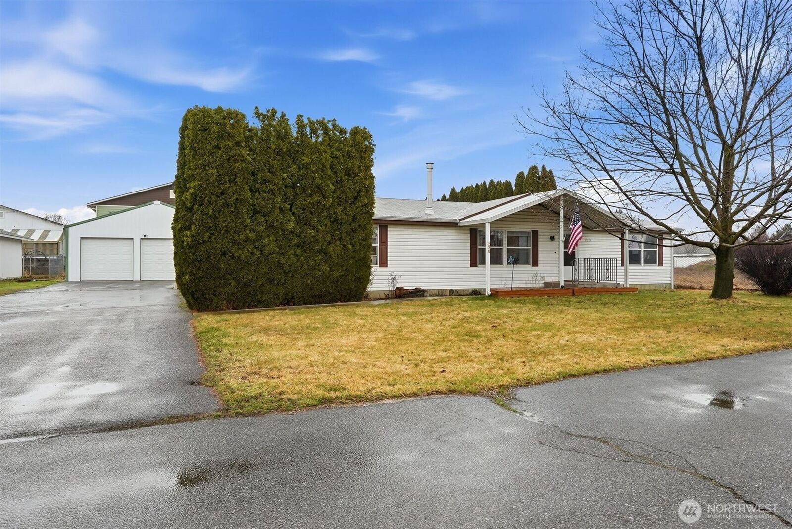 Property Photo:  220 N Galway Lane  WA 99037 