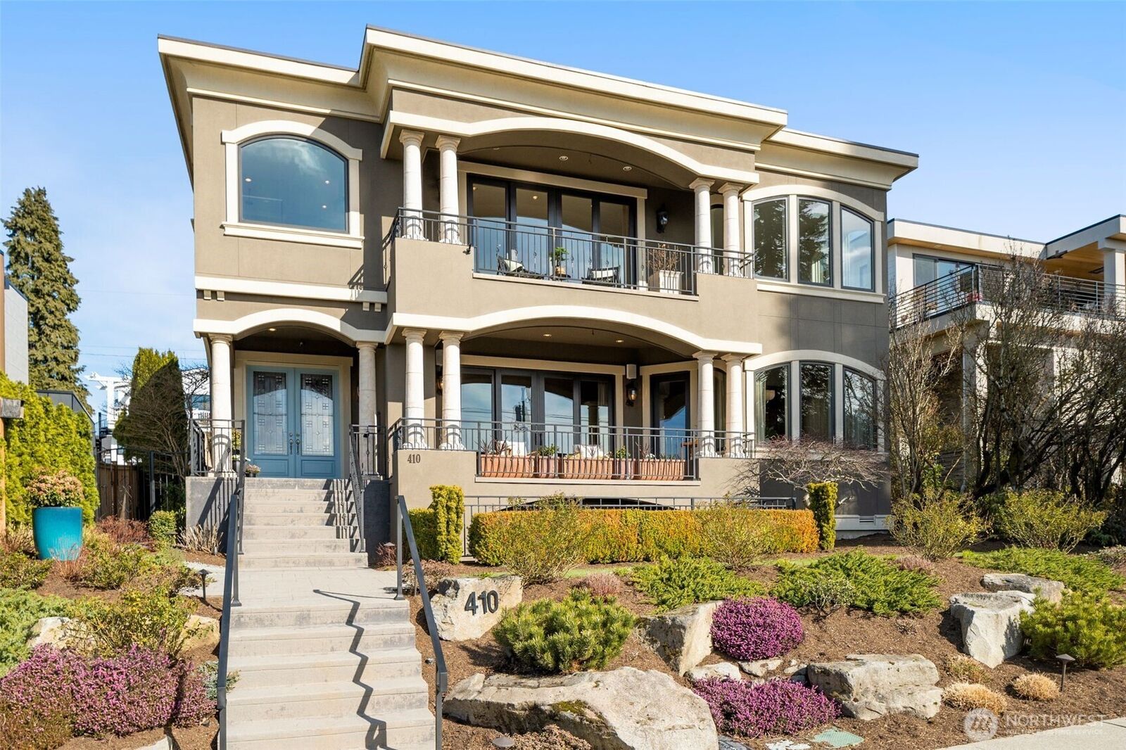 Property Photo:  410  8th Avenue W  WA 98033 