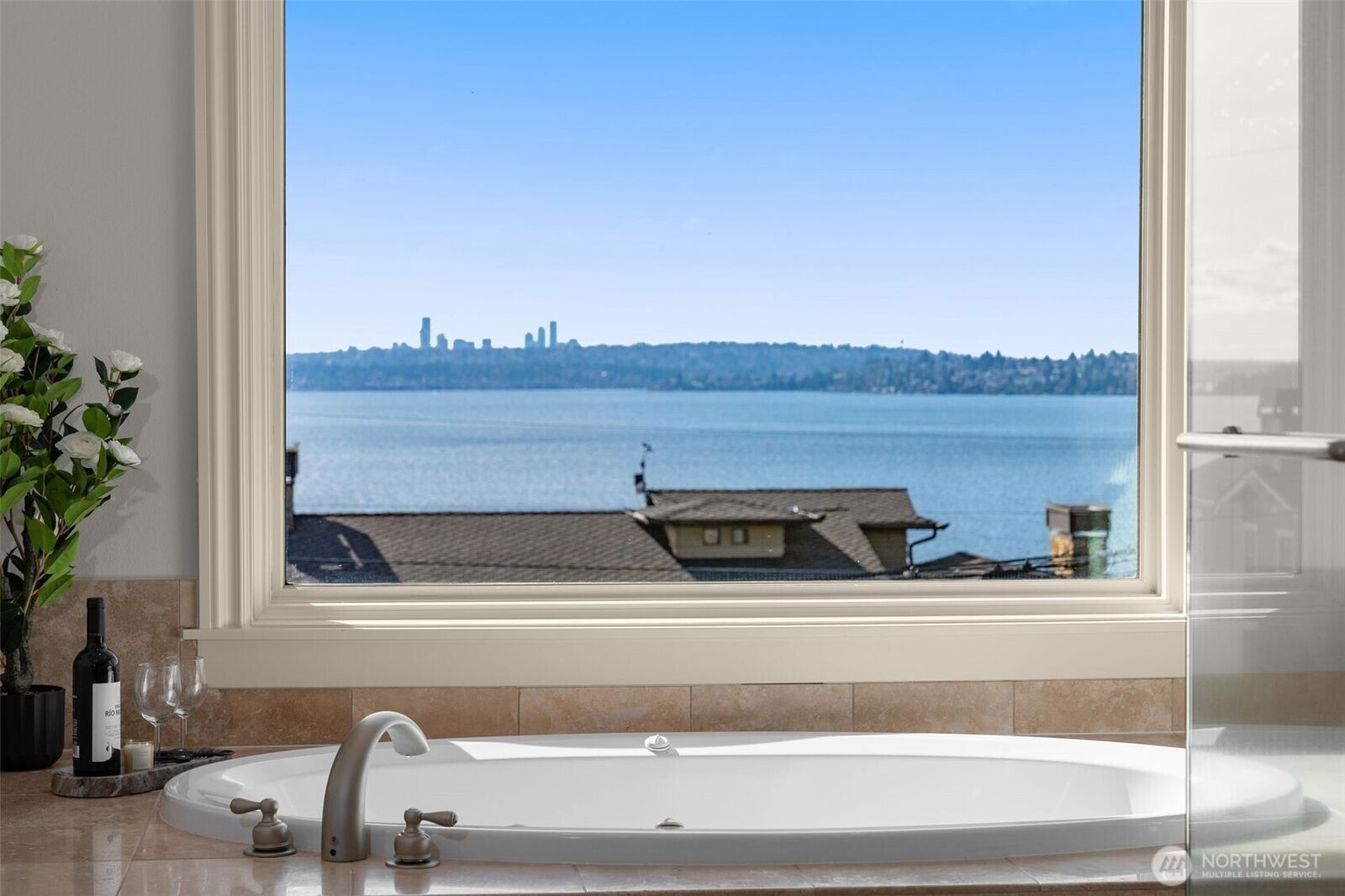 Property Photo:  410  8th Avenue W  WA 98033 