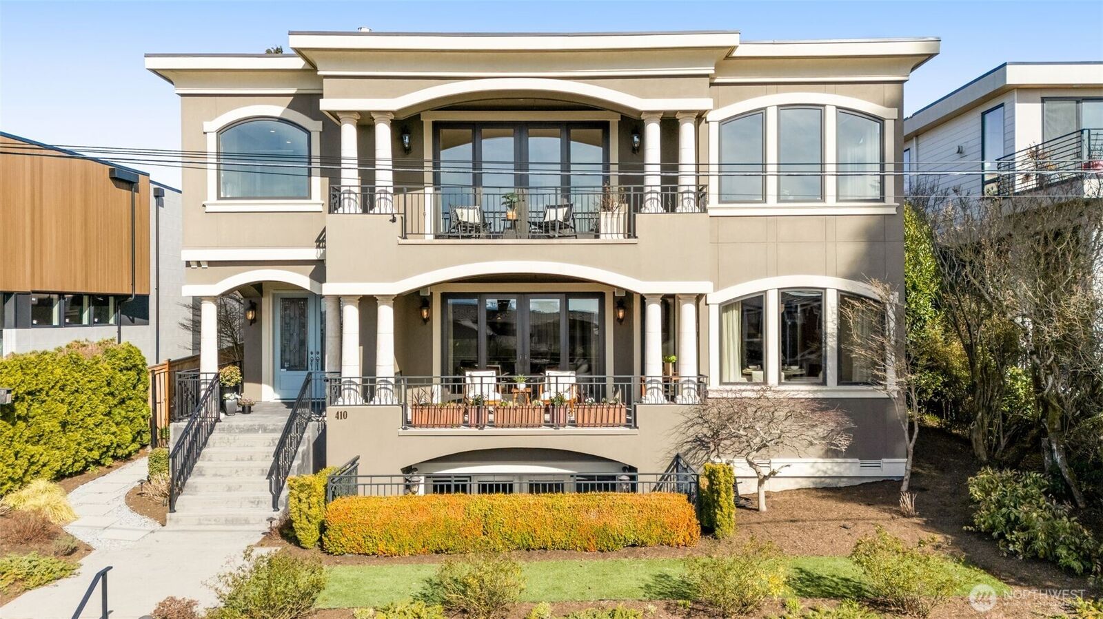 Property Photo:  410  8th Avenue W  WA 98033 