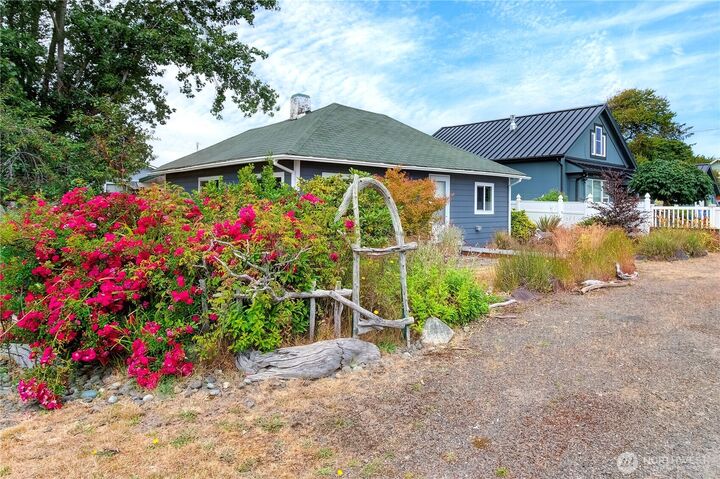 Property Photo:  1501  262 Place  WA 98640 