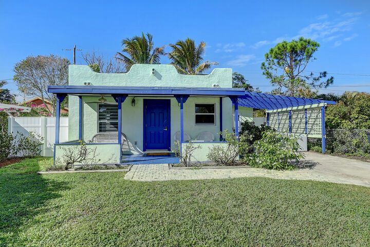 Property Photo:  212 SW 1st Avenue  FL 33444 