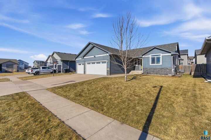 Property Photo:  3820 S Attalia Ct  SD 57110 