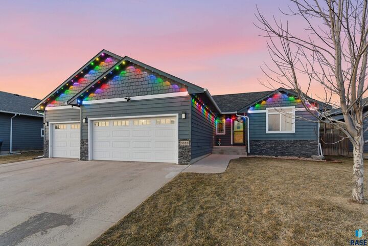 Property Photo:  3820 S Attalia Ct  SD 57110 
