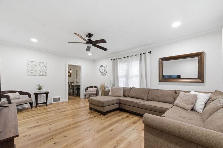 Property Photo:  622 N Edwards Ave  KS 67203 