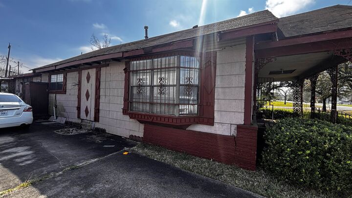 Property Photo:  2208 19th  TX 77640 