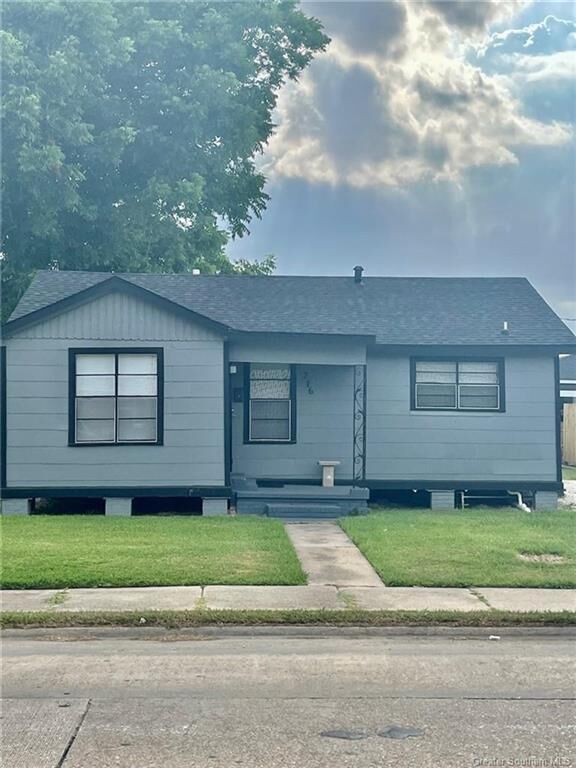 Property Photo: 716 S Shattuck Street S LA 70601